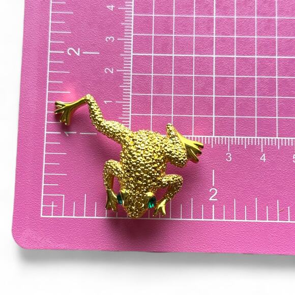Napier Frog Toad Brooch Gold Tone Textured Signed Figural Green Rhinestone Eyes - Picture 4 of 6